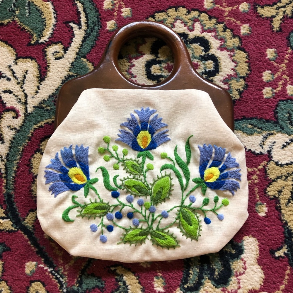 Vintage embroidered linen purse